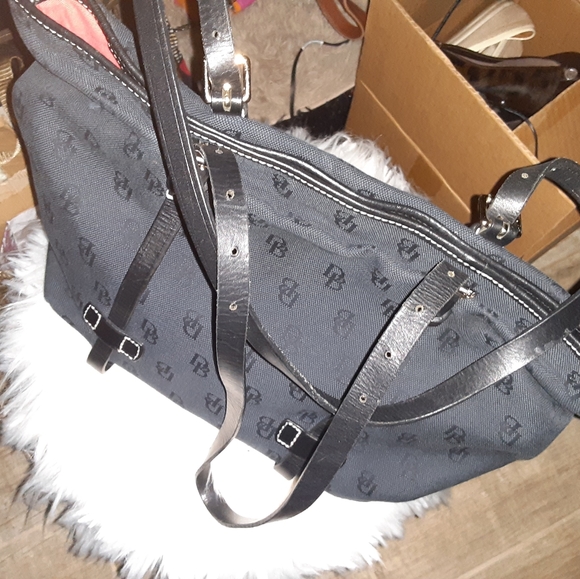 Dooney and borke - Picture 5 of 5